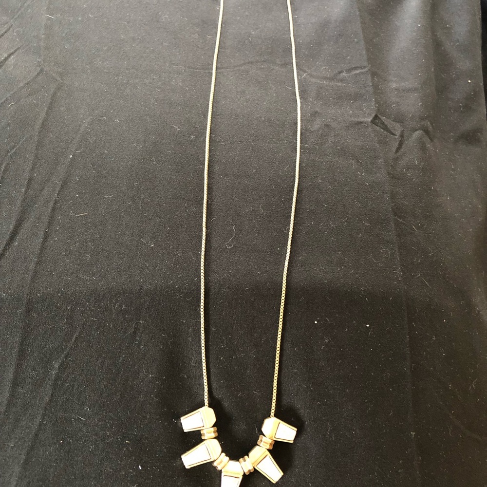 Gold and silver tone necklace. - Picture 5 of 9